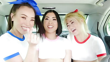 Yapımcı Johnny, vahşi bir video çekmenin Kore Babes Emerald Loves, Kimmy Kim ve Sofia Su'ya daha uygun olduğunu öneriyor